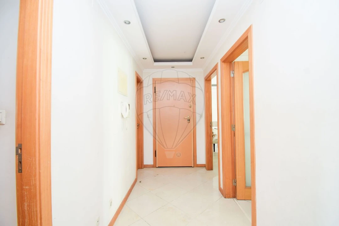 Apartamento T3 para Venda em Odivelas Foto 2