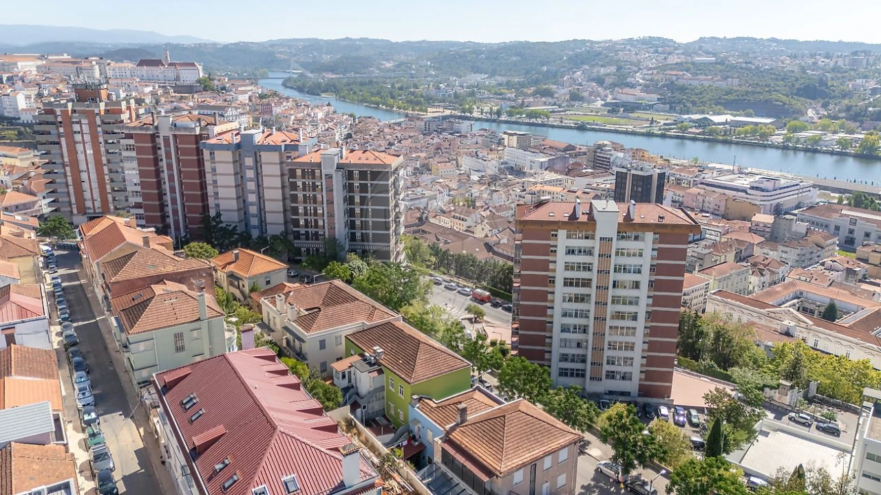Prédio para Venda em Sé Nova, Santa Cruz, Almedina e São Bartolomeu Foto 3