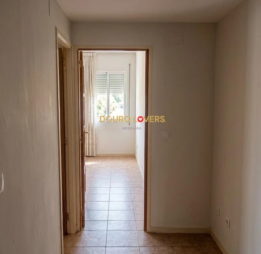 Apartamento T1 para Venda em Oliveira do Douro Foto 7