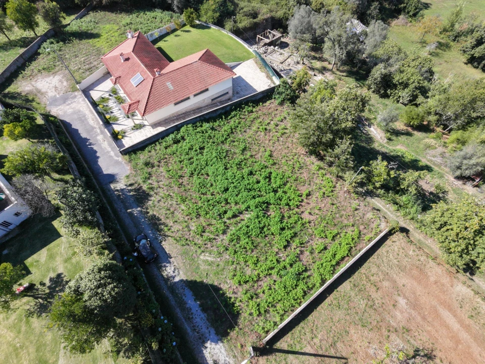 Terreno para Venda em Vila Verde e Barbudo Foto 1