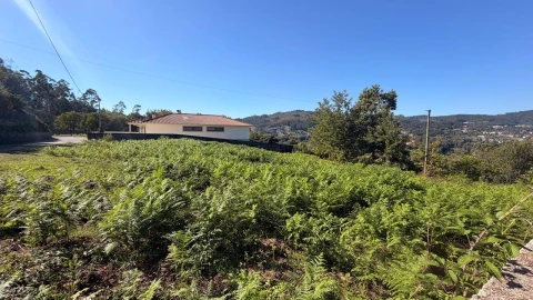 Terreno para Venda em Vila Verde e Barbudo
