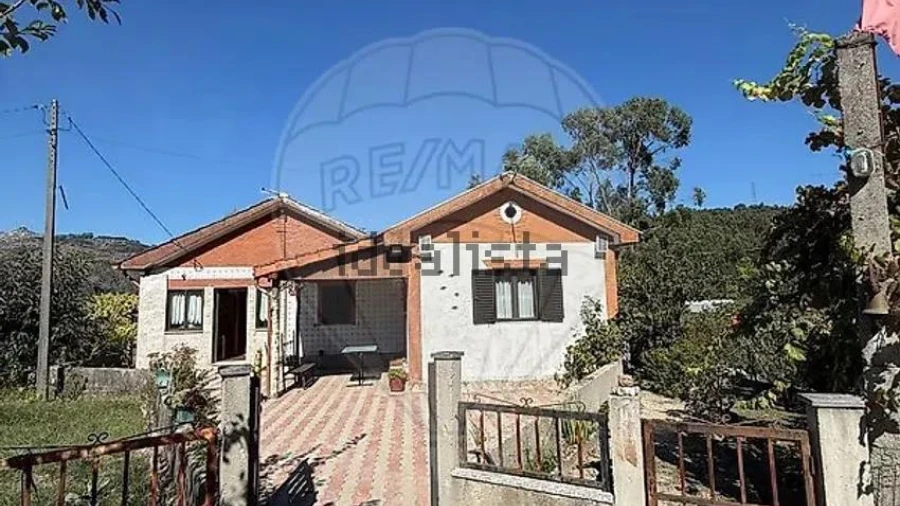 Moradia T3 para Venda em Calvos e Frades