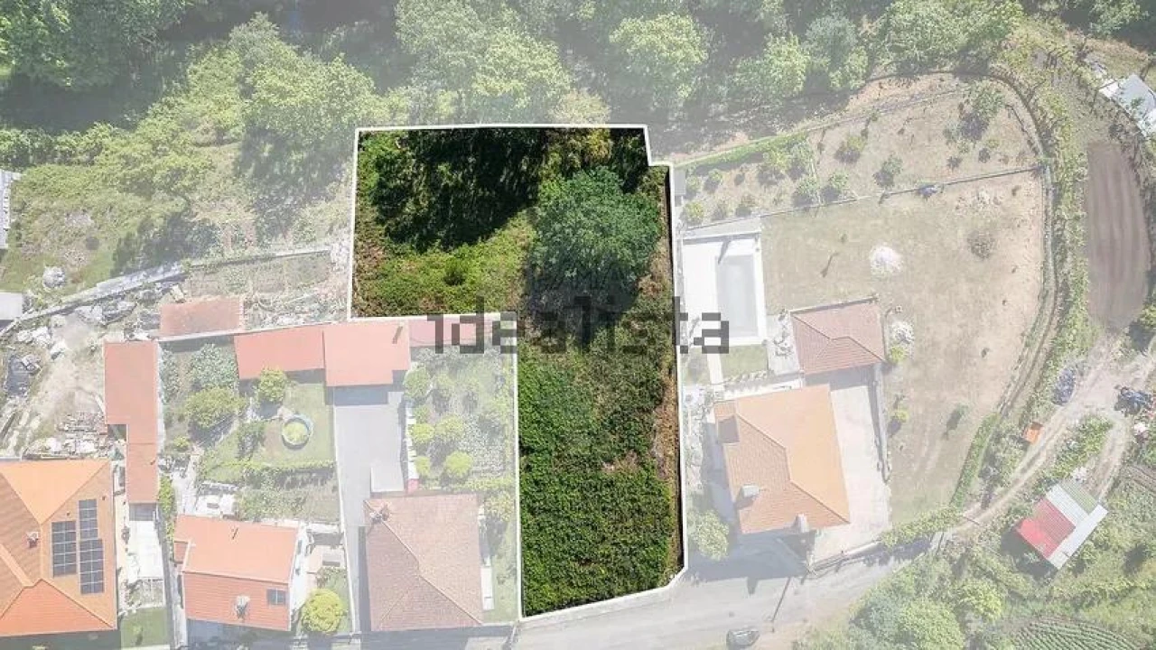 Terreno para Venda em Povoa de Lanhoso (N. Senhora do Amparo) Foto 1