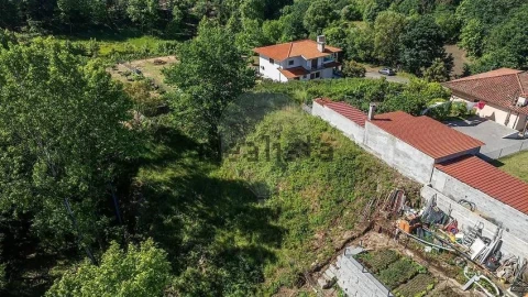 Terreno para Venda em Povoa de Lanhoso (N. Senhora do Amparo)