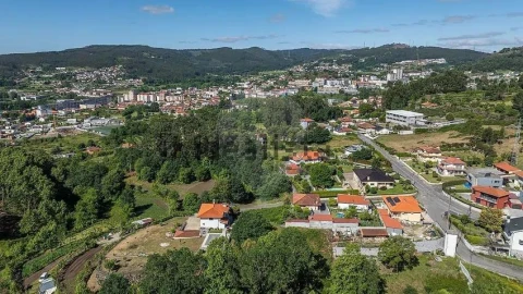 Terreno para Venda em Povoa de Lanhoso (N. Senhora do Amparo)