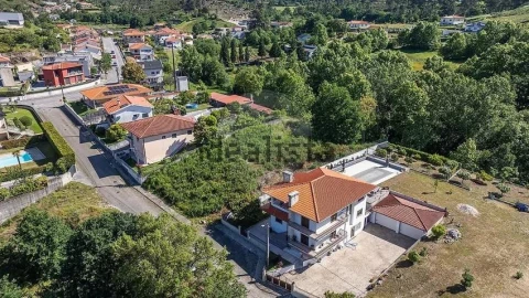 Terreno para Venda em Povoa de Lanhoso (N. Senhora do Amparo)