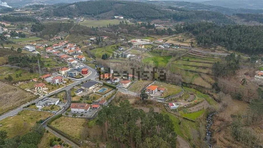 Terreno para Venda em Povoa de Lanhoso (N. Senhora do Amparo) Foto 2