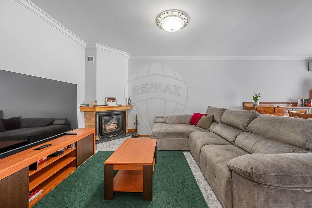 Apartamento T3 para Venda em Castêlo da Maia Foto 1