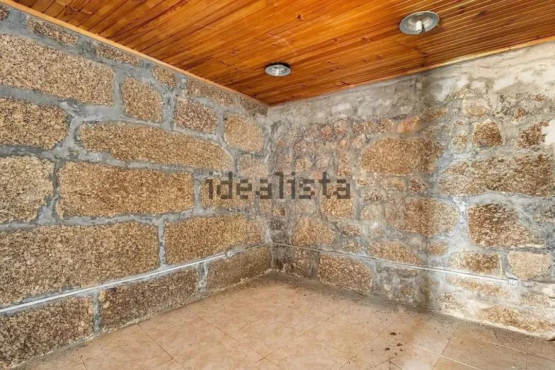 Prédio para Venda em Oliveira, São Paio e São Sebastião Foto 3