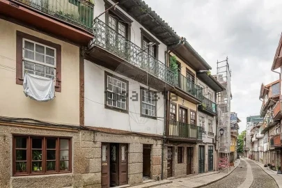 Prédio para Venda em Oliveira, São Paio e São Sebastião