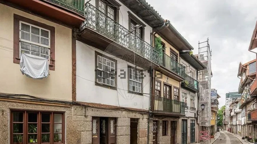 Prédio para Venda em Oliveira, São Paio e São Sebastião