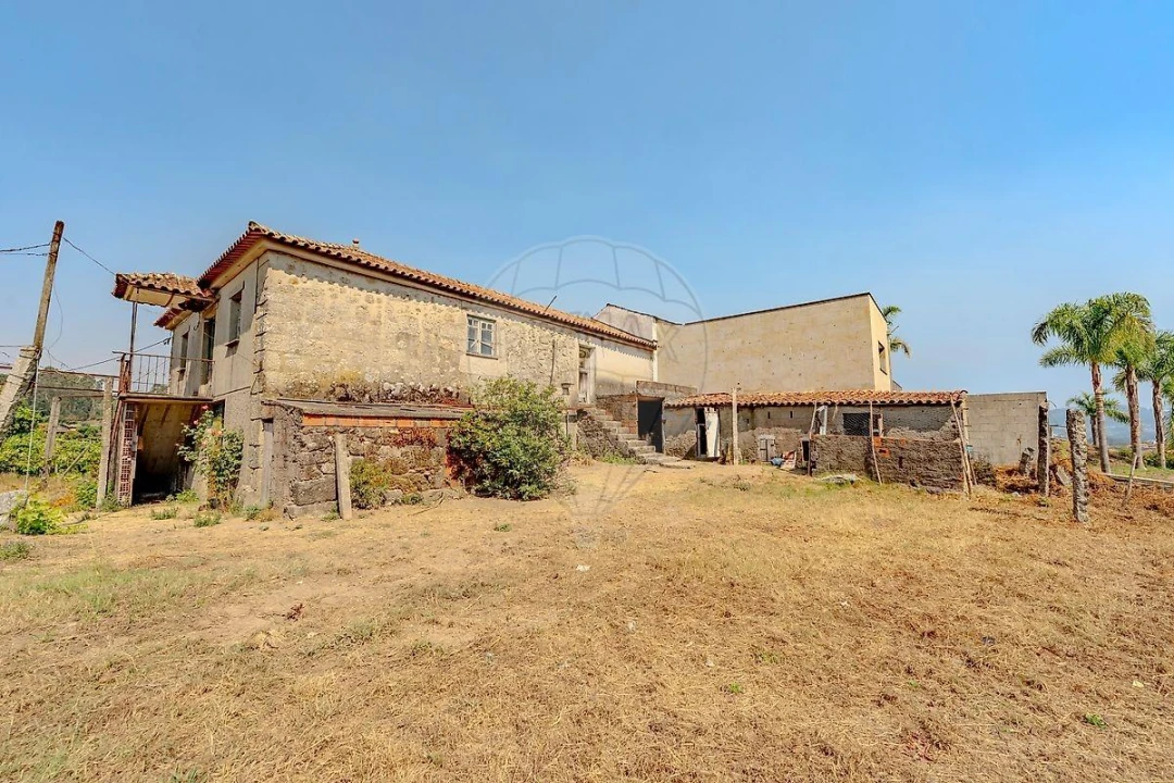 Moradia T4 para Venda em Calheiros Foto 1