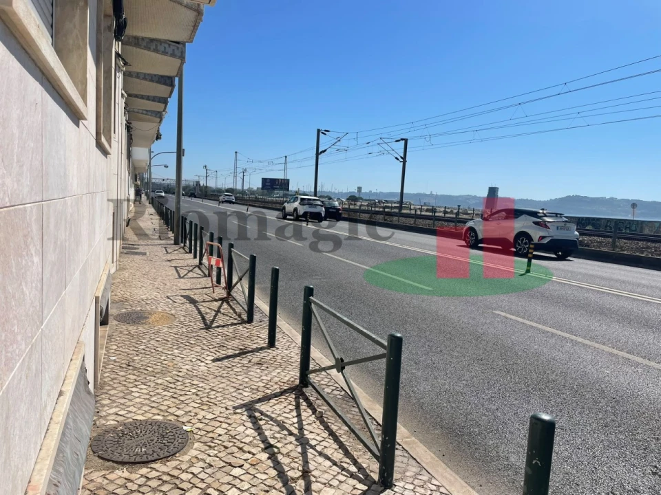 Apartamento T2 para Venda em Algés, Linda-A-Velha e Cruz Quebrada-Dafundo Foto 2