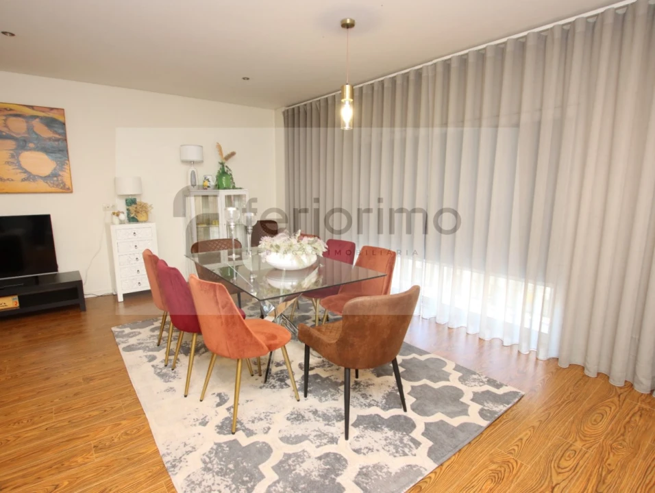 Apartamento T3 para Venda em Urgezes Foto 1