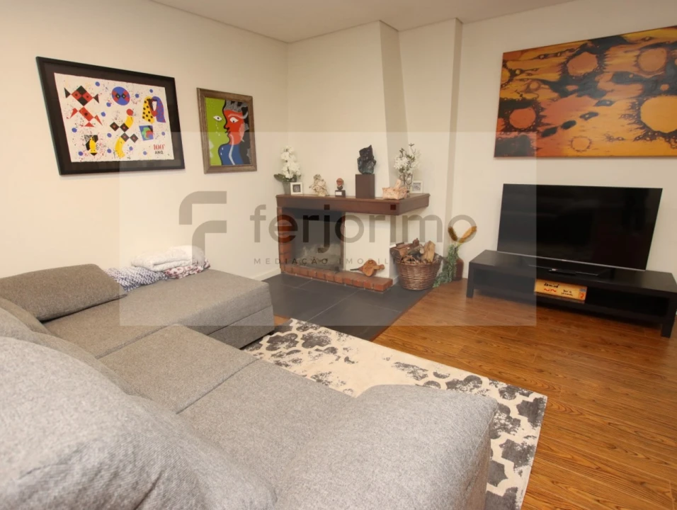 Apartamento T3 para Venda em Urgezes Foto 3
