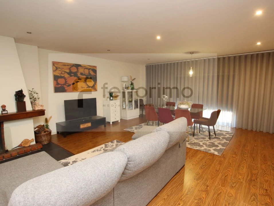Apartamento T3 para Venda em Urgezes Foto 4