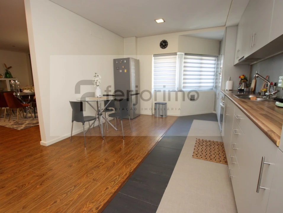 Apartamento T3 para Venda em Urgezes Foto 8