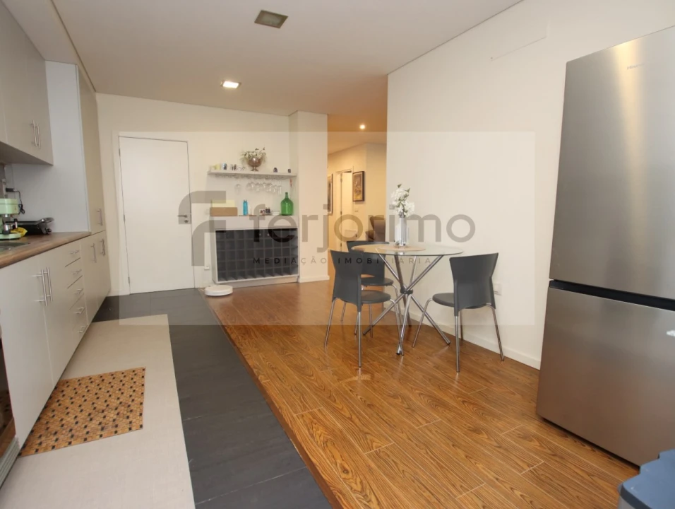 Apartamento T3 para Venda em Urgezes Foto 9