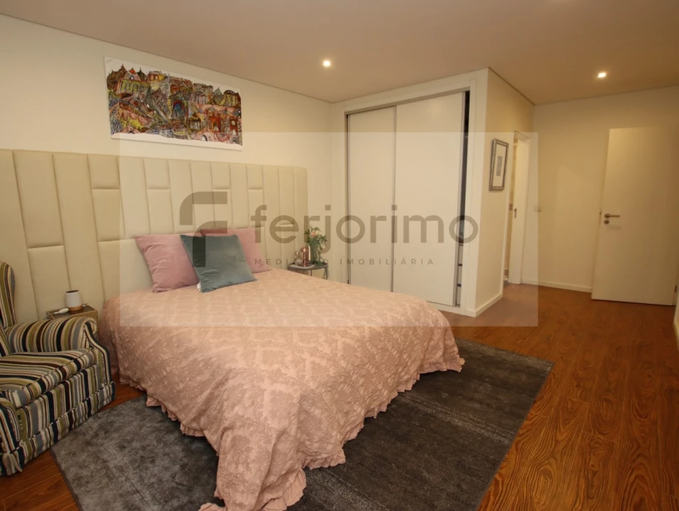 Apartamento T3 para Venda em Urgezes Foto 17