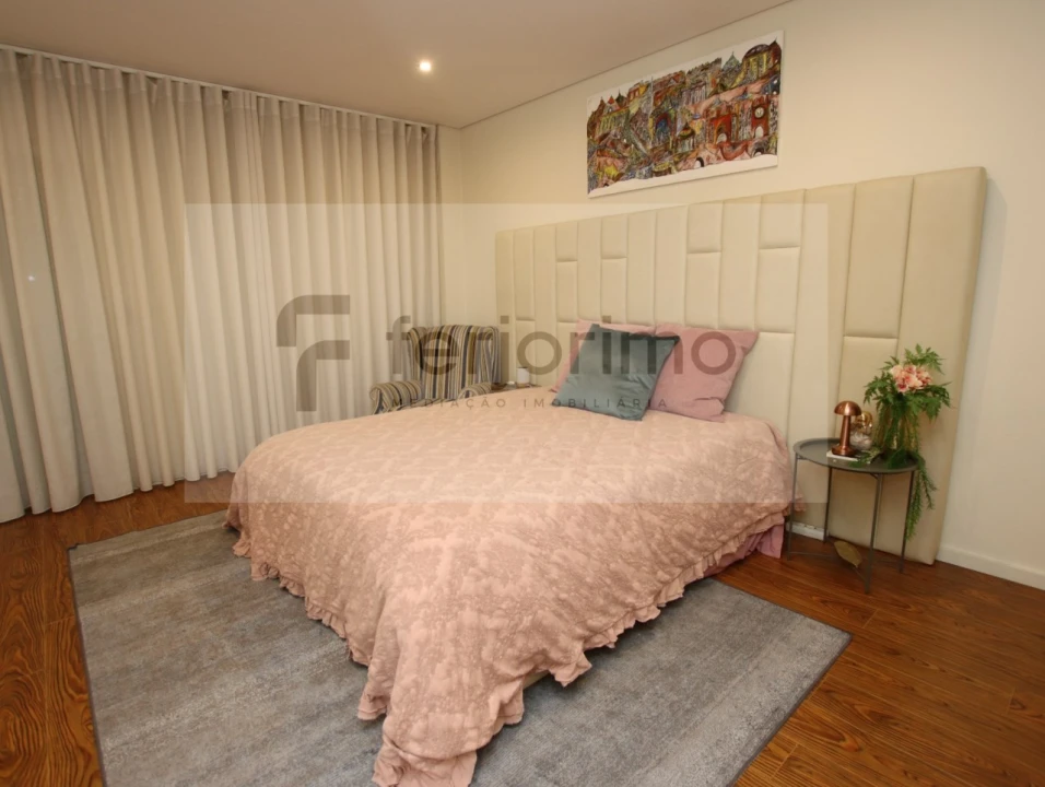 Apartamento T3 para Venda em Urgezes Foto 18