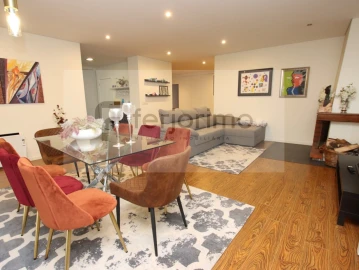 Apartamento T3 para Venda em Urgezes