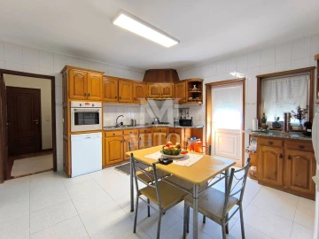 Moradia T4 para Venda em Santa Marta de Portuzelo