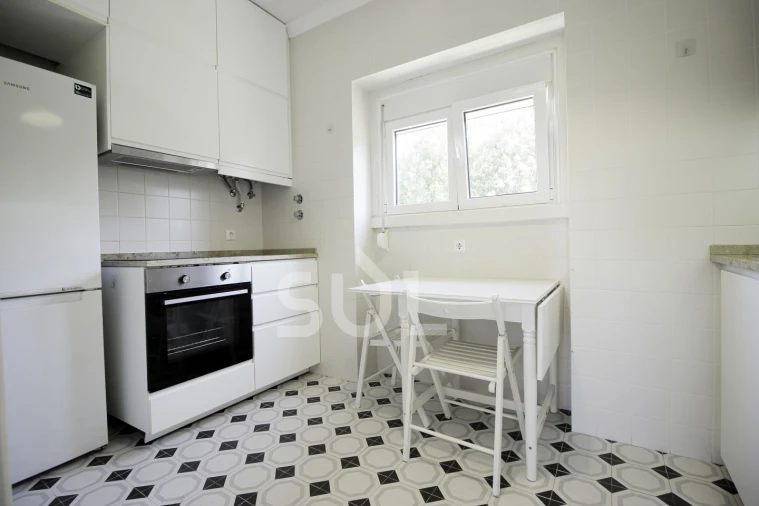 Apartamento T2 para Venda em Alvalade Foto 3