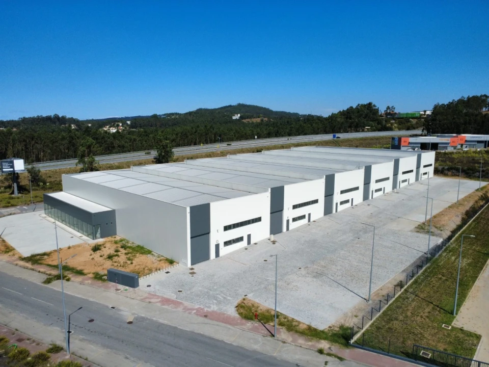 Armazém para Arrendamento em Vilarinho das Cambas Foto 3