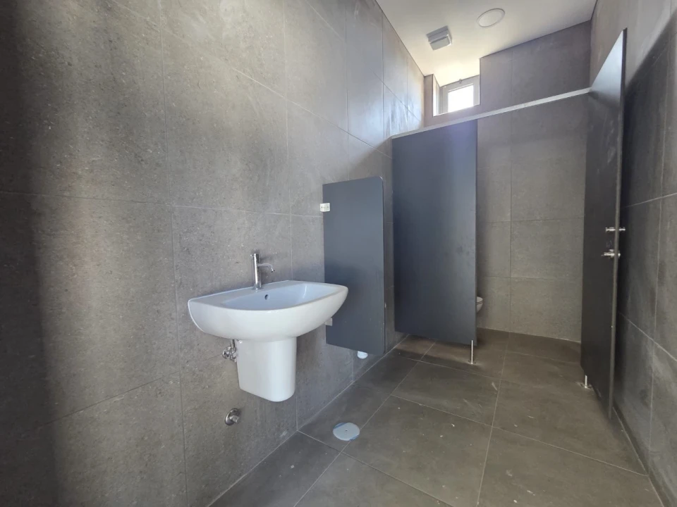 Armazém para Arrendamento em Vilarinho das Cambas Foto 8