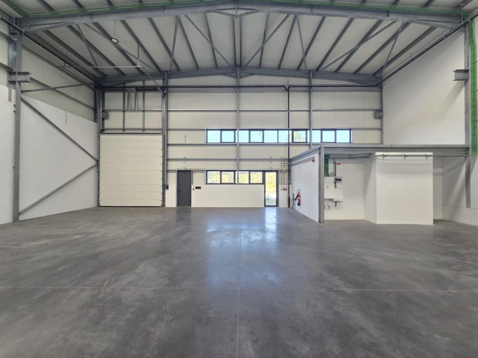 Armazém para Arrendamento em Vilarinho das Cambas Foto 9