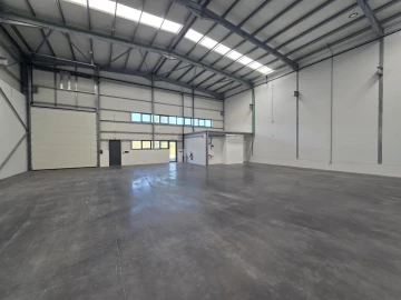 Armazém para Arrendamento em Vilarinho das Cambas