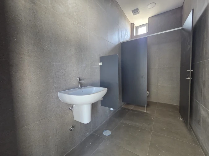Armazém para Arrendamento em Vilarinho das Cambas Foto 8