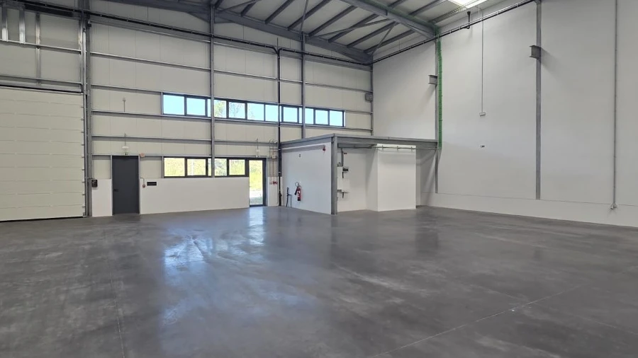 Armazém para Arrendamento em Vilarinho das Cambas