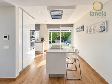 Moradia T4 para Venda em Montenegro
