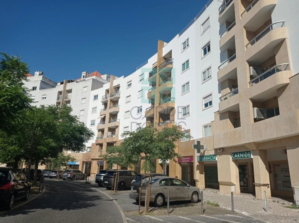 Loja para Venda em Carnide Foto 1