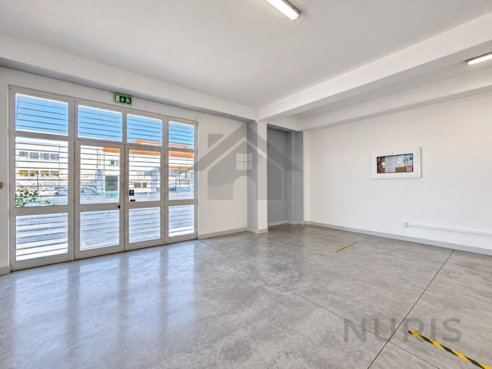 Armazém para Venda em Estômbar e Parchal Foto 9