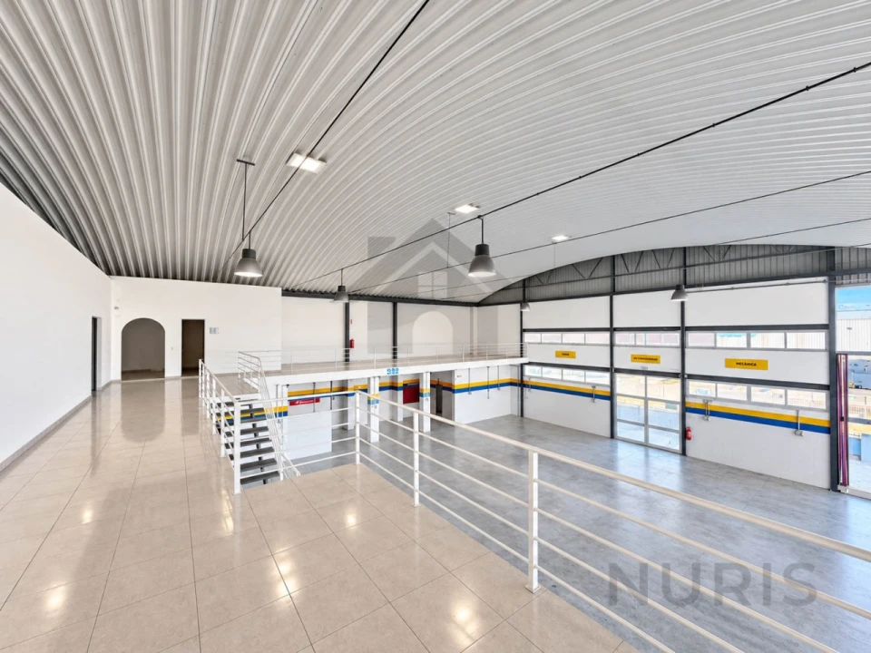 Armazém para Venda em Estômbar e Parchal Foto 1