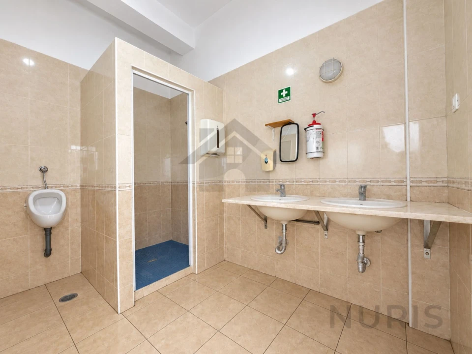 Armazém para Venda em Estômbar e Parchal Foto 16