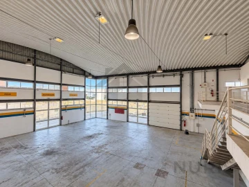 Armazém para Venda em Estômbar e Parchal