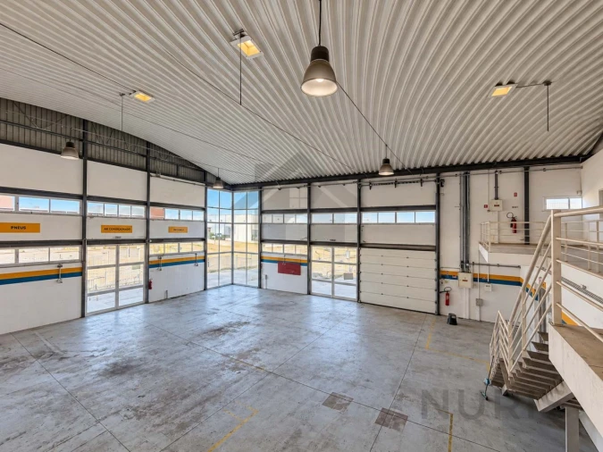 Armazém para Venda em Estômbar e Parchal Foto 13