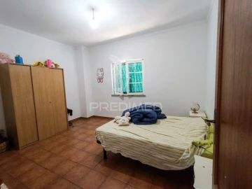 Moradia T4 para Venda em Espírito Santo, Nossa Senhora da Graça e São Simão