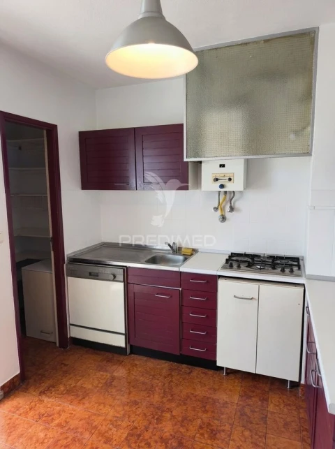 Apartamento T3 para Venda em Santo António dos Cavaleiros e Frielas