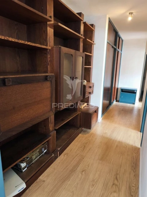 Apartamento T3 para Venda em Santo António dos Cavaleiros e Frielas