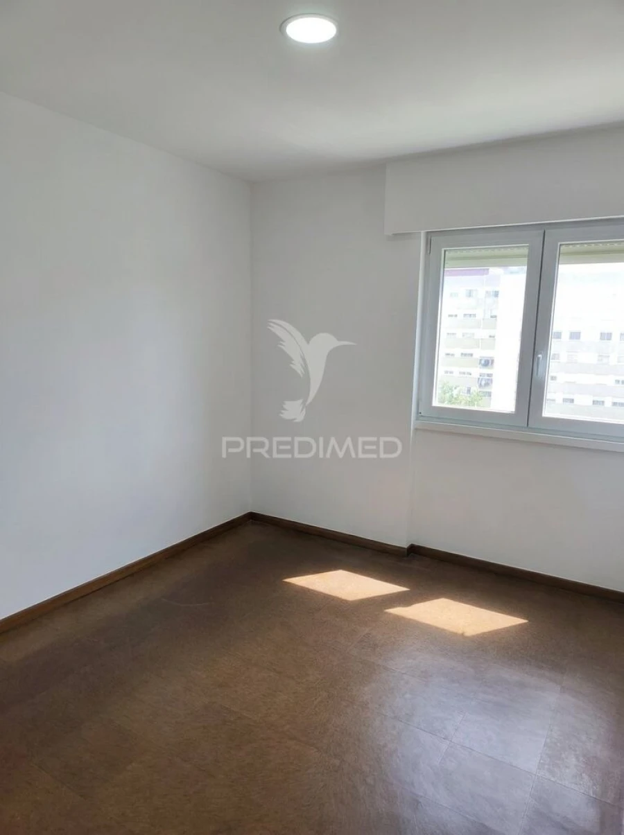 Apartamento T3 para Venda em Santo António dos Cavaleiros e Frielas Foto 9