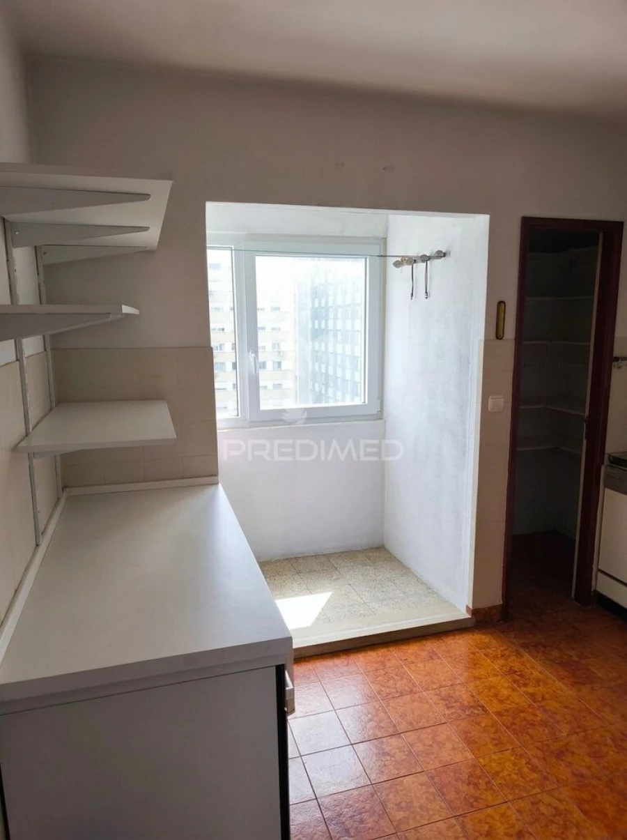 Apartamento T3 para Venda em Santo António dos Cavaleiros e Frielas Foto 8