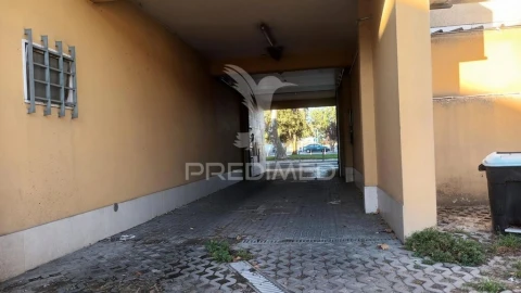 Garagem para Venda em Moita