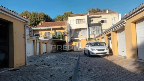 Garagem para Venda em Moita
