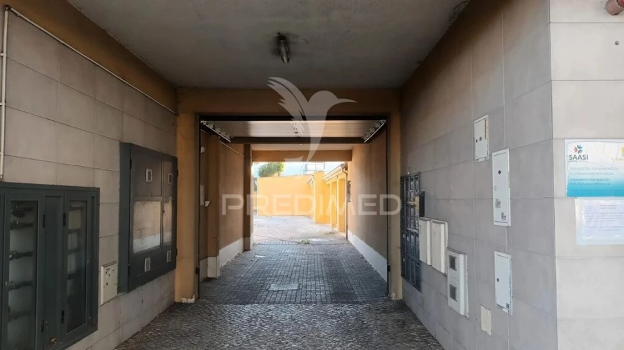 Garagem para Venda em Moita Foto 2
