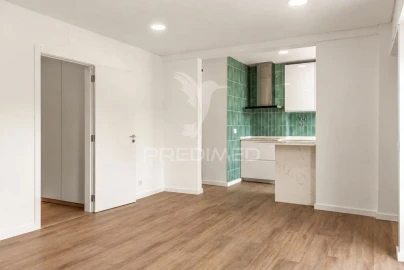 Apartamento T3 para Venda em Santo António dos Cavaleiros e Frielas