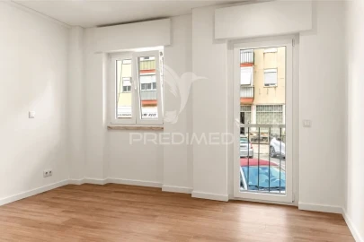 Apartamento T3 para Venda em Santo António dos Cavaleiros e Frielas